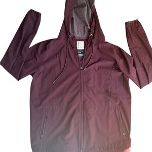 Vuori Outdoor Trainer Shell Jacket Burgundy Zip Pockets in Medium, Like New